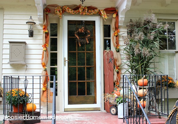 Outdoor Decorating for Fall :: on HoosierHomemade.com