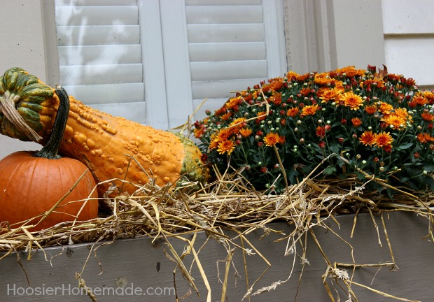 Outdoor Decorating for Fall :: on HoosierHomemade.com