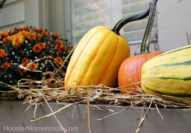 Outdoor Decorating for Fall :: on HoosierHomemade.com