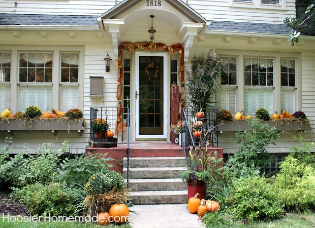 Fall Outdoor Decorating on HoosierHomemade.com