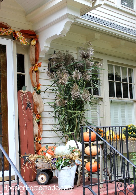 Outdoor Decorating for Fall :: on HoosierHomemade.com