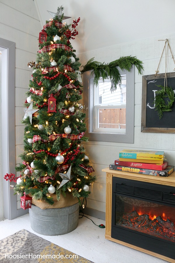 FARMHOUSE CHRISTMAS DECORATING -- She Shed Outdoor Christmas Decorations