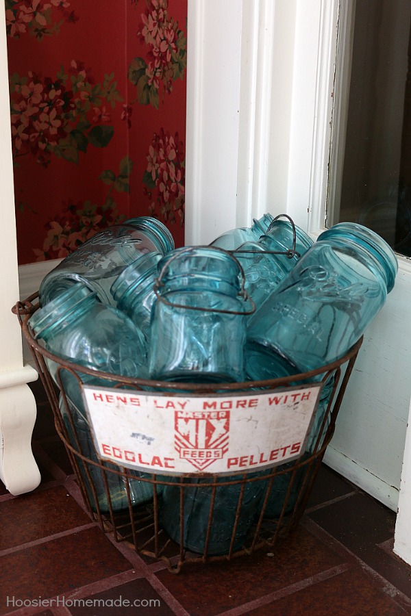 SMALL FOYER DECORATING IDEAS -- Welcome your guests with these easy decorating ideas! Add a little Farmhouse Style with the DIY COAT RACK, Aqua Mason Jars, Galvanized Clock and more! 