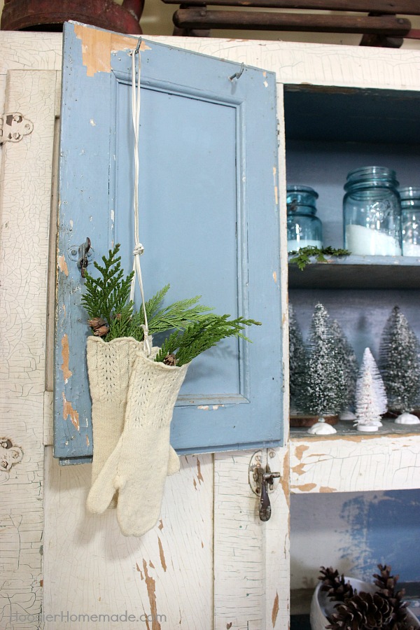 FARMHOUSE WINTER DECOR -- Use what you have on hand to turn your home into a cozy space with these Winter Decorations. 