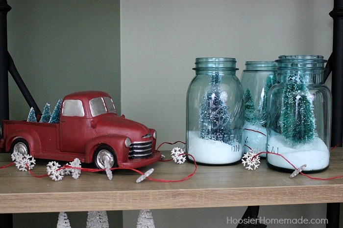 FARMHOUSE WINTER DECOR -- Use what you have on hand to turn your home into a cozy space with these Winter Decorations. 