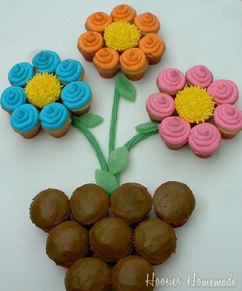 Flower Cupcakes :: Instructions on HoosierHomemade.com