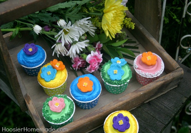 Mother's Day Cupcakes : Flowers made with Candy Clay | Instruction on HoosierHomemade.com