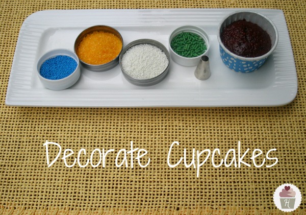 Flower-Cupcakes.frosting.supplies