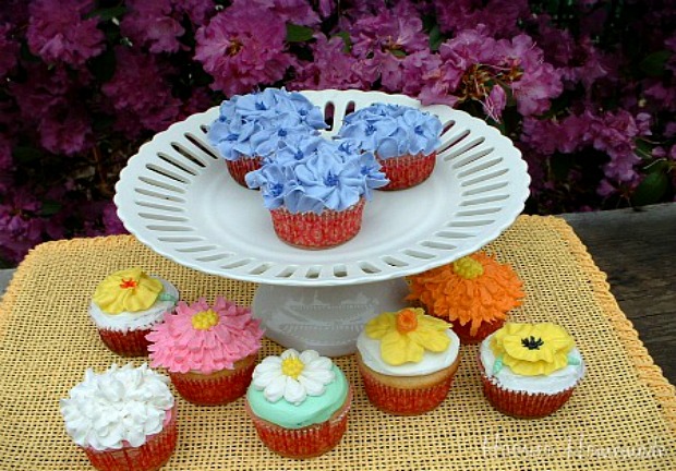 Flowers Cupcakes :: HoosierHomemade.com
