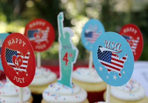 Printable Fourth of July Cupcake Toppers :: Available on HoosierHomemade.com