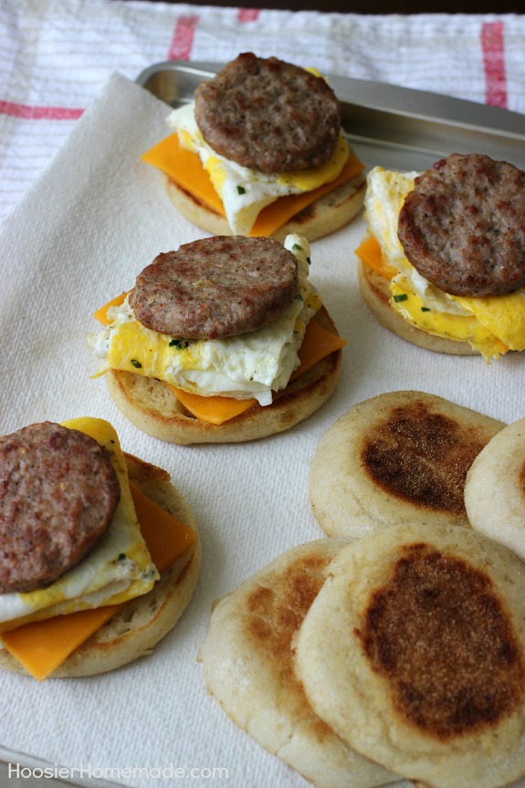 Get out the door fast with these Freezer Breakfast Sandwiches! Just re-heat and go! Pin to your Recipe Board!