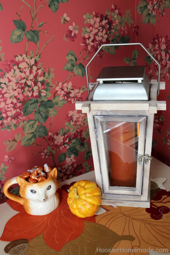 Foyer Decorating Ideas for Fall | on HoosierHomemade.com