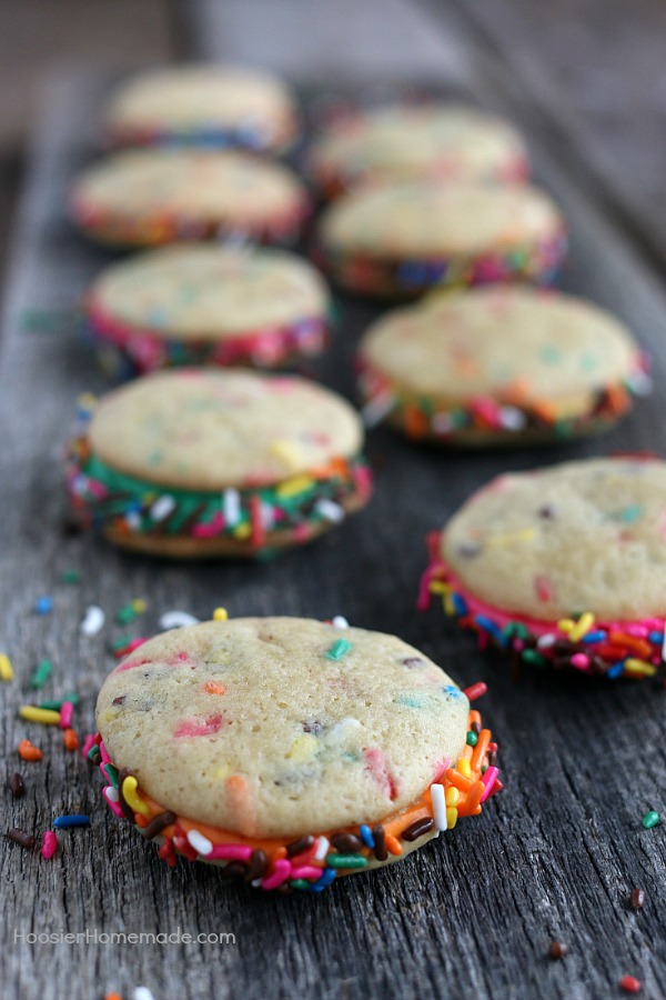 What's more fun than cookies and milk? Funfetti! This Funfetti Cookie Recipe is super easy to make, has a delicious flavor and the kids will have a blast making them into sandwich cookies! 