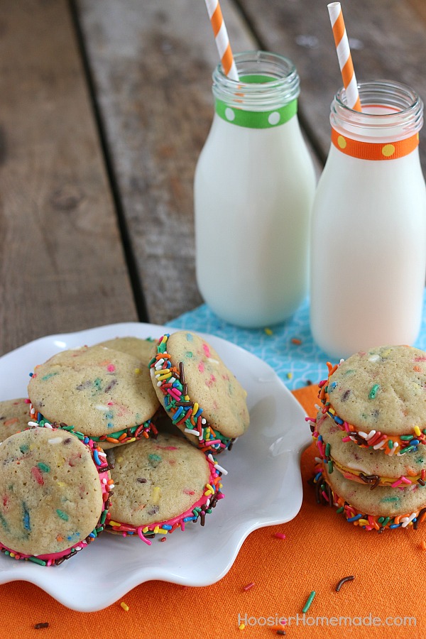 What's more fun than cookies and milk? Funfetti! This Funfetti Cookie Recipe is super easy to make, has a delicious flavor and the kids will have a blast making them into sandwich cookies! 
