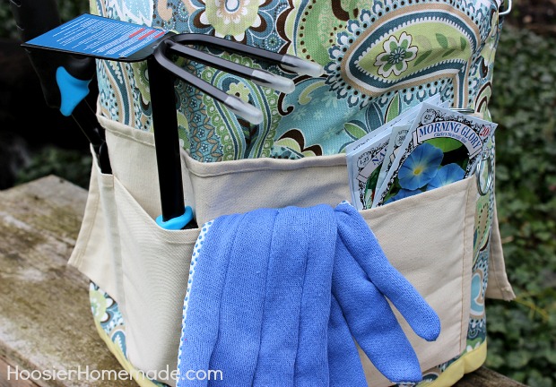 How to Make a Garden Tool Bucket Fabric Cover :: Full Instructions with photos on HoosierHomemade.com