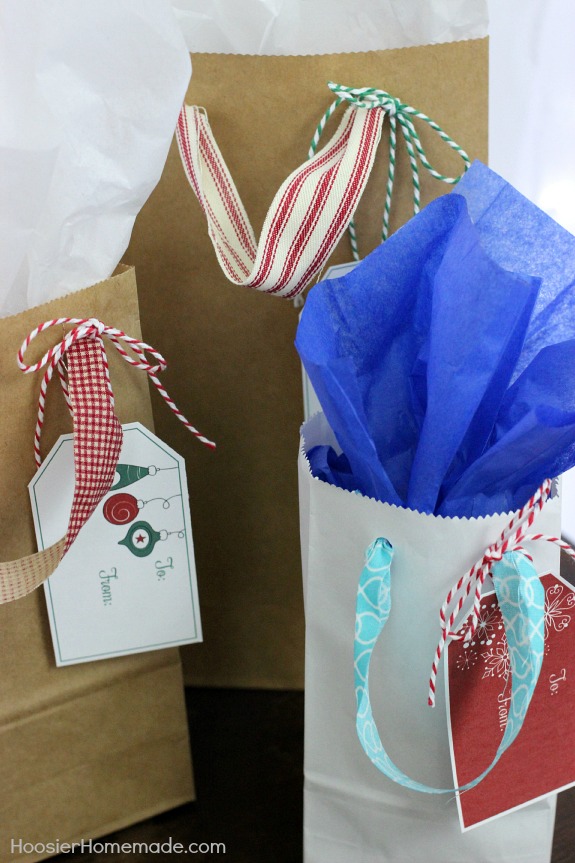 Give your gifts an extra special touch with these easy to make Simple Gift Bags and FREE Printable Gift Tags! Pin to your Christmas Board!