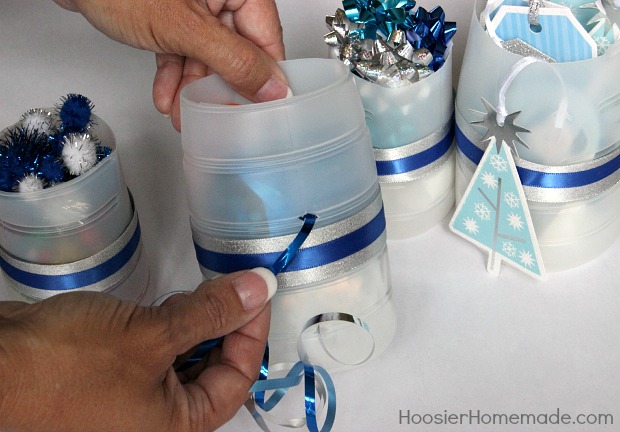 Don't spend valuable time searching for your gift wrapping supplies! Put together this Gift Wrapping Kit and have them all in one place! A great Christmas Gift too! Pin to your Craft Board!