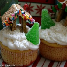 Gingerbread House Cupcakes | Instructions on HoosierHomemade.com