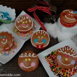 Christmas Cupcakes : Gingerbread Boys and Girls : Click on photo for Recipe and Instructions from HoosierHomemade.com