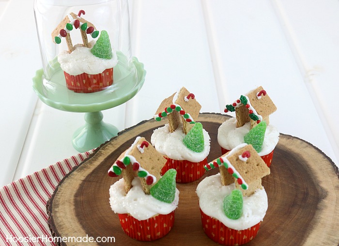 GINGERBREAD HOUSE CUPCAKES -- Learn how to make these adorable little Gingerbread Houses! They are perfect for cupcakes, desserts, or to put on the side of your hot cocoa mug!