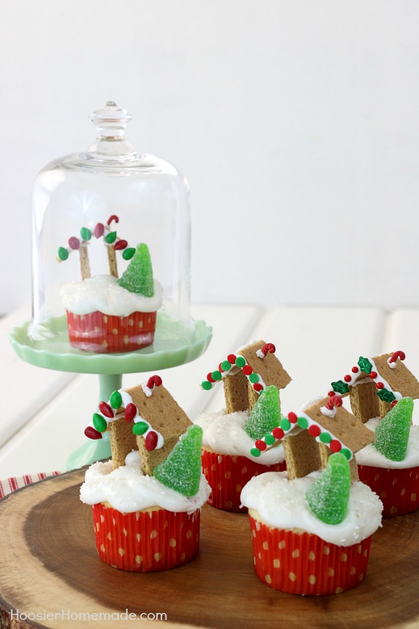 GINGERBREAD HOUSE CUPCAKES -- Learn how to make these adorable little Gingerbread Houses! They are perfect for cupcakes, desserts, or to put on the side of your hot cocoa mug!