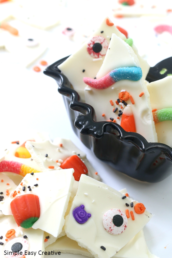 EASY HALLOWEEN CANDY BARK