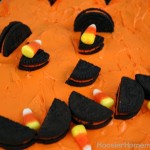 Halloween Cupcakes | Pull apart cupcakes that are perfect for a Kid's Halloween Party | Recipe on HoosierHomemade.com