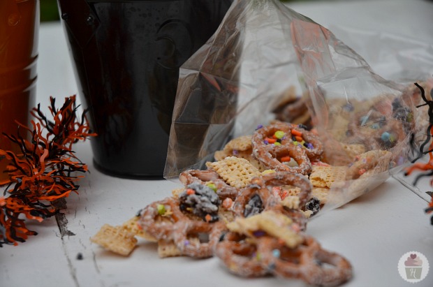 Candy Corn Crunch Halloween Mix :: HoosierHomemade.com