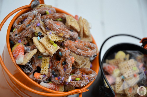 Candy Corn Crunch Halloween Mix