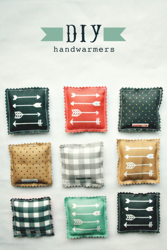 Perfect for Christmas, these DIY Handwarmers are an easy homemade Christmas gift. Perfect to add to a basket with a mug and some hot cocoa.