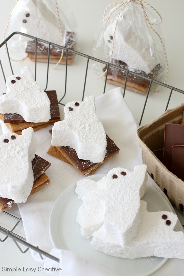 HALLOWEEN S'MORES WITH HOMEMADE MARSHMALLOWS