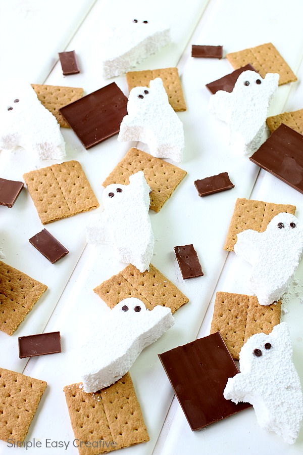 HOMEMADE MARSHMALLOWS: HALLOWEEN S'MORES