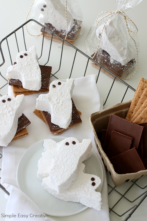 HALLOWEEN S'MORES WITH HOMEMADE MARSHMALLOWS