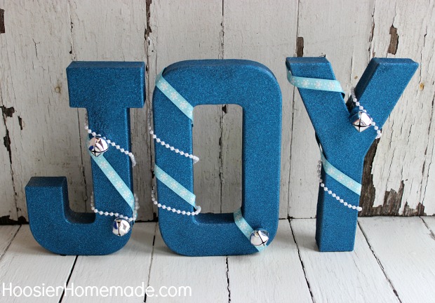 Simple Glitter Letters | Holiday Craft | Instructions on HoosierHomemade.com