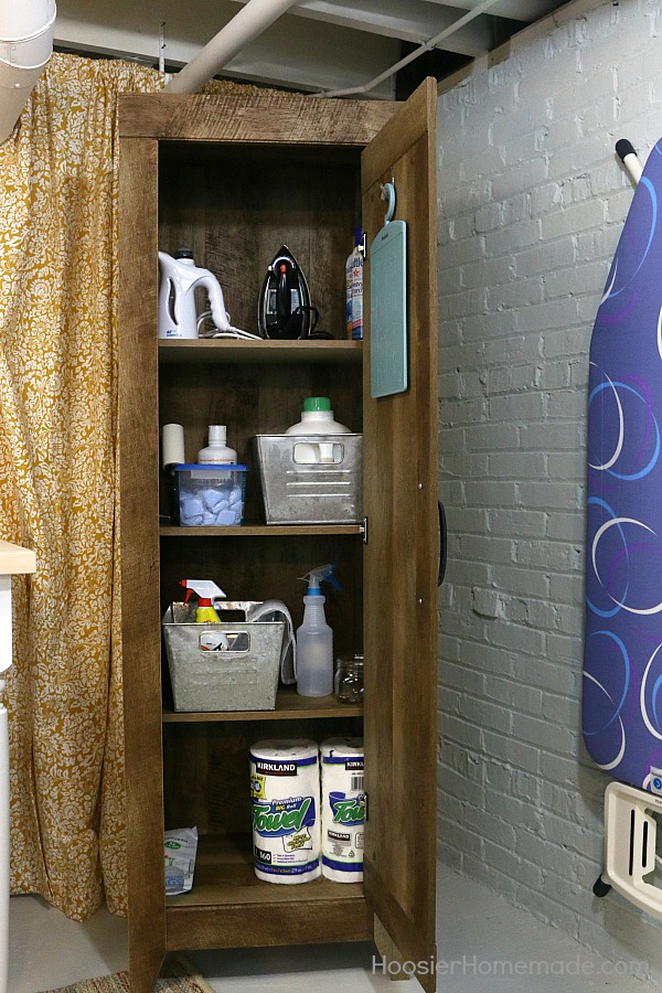 LAUNDRY ROOM ORGANIZING IDEAS -- Keeping your space organized is half the battle when the laundry is piling up! These simple, easy ideas will help! 