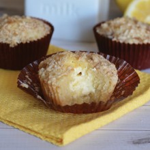 Lemon Cheesecake Muffins - these muffins are packed with flavor, but have less sugar! Serve for your Easter brunch, Spring party, weekend breakfast or pack in lunches! The Streusel Topping is delicious too!