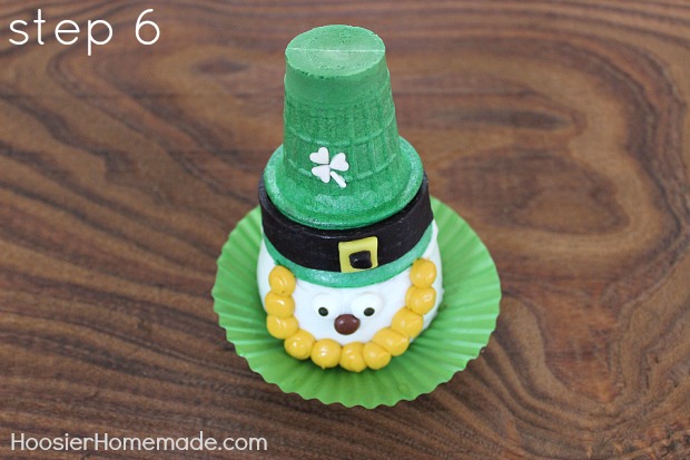 Leprechaun Cupcakes for St. Patrick's Day :: Instructions on HoosierHomemade.com