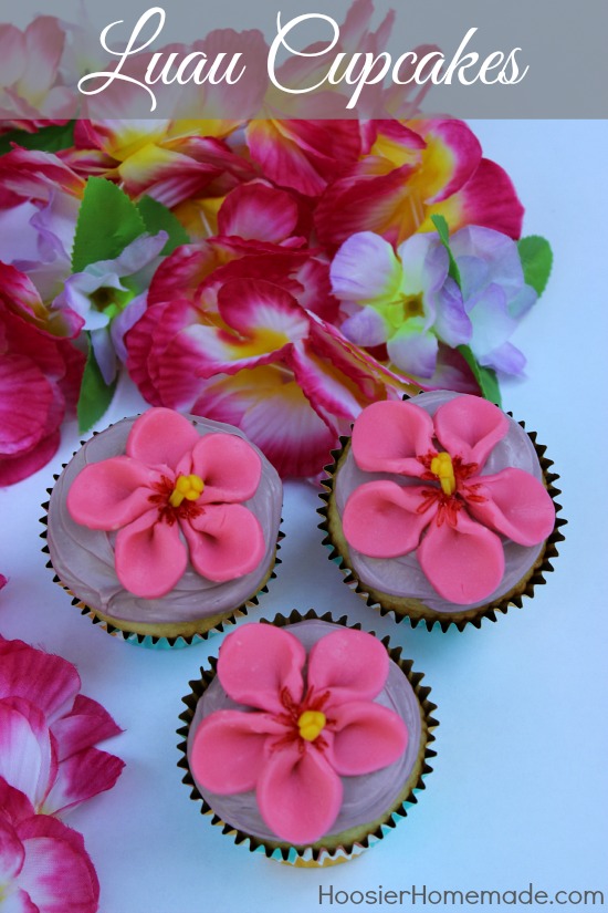 Luau Cupcakes | from HoosierHomemade.com