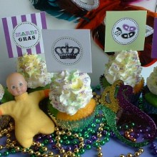 Mardi Gras Cupcakes.featured