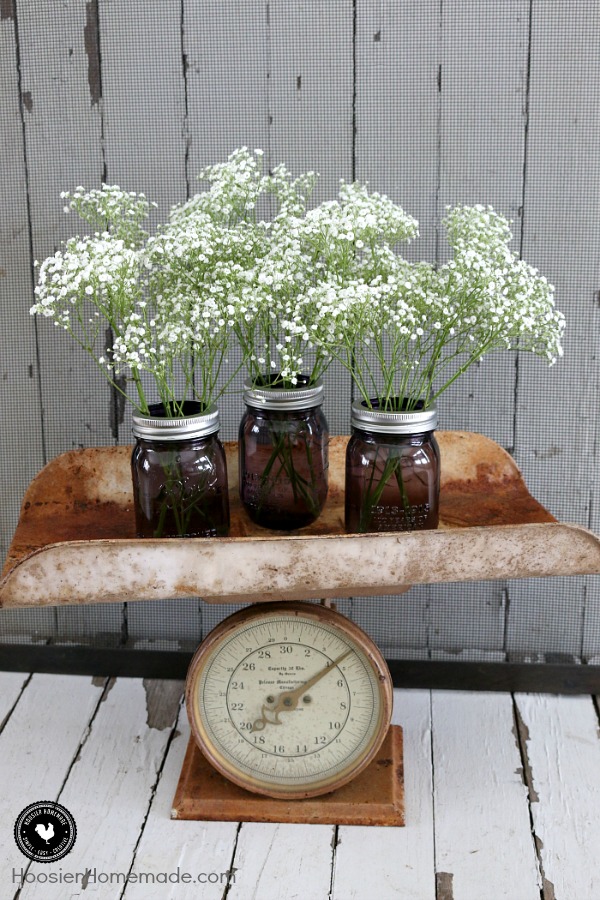 Spruce up your home, decorate for a party or make these Mason Jar Centerpieces for gifts! They are quick, easy and take only about 5 minutes to put together! Gotta love that! 