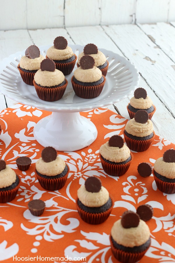 MINI CHOCOLATE PEANUT BUTTER CUPCAKES -- Chocolate + Peanut Butter = Heaven! These mini cupcakes are perfect for any occasion! 