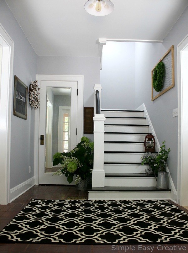 MODERN FARMHOUSE FOYER MAKEOVER -- a new coat of paint creates an amazing transformation 