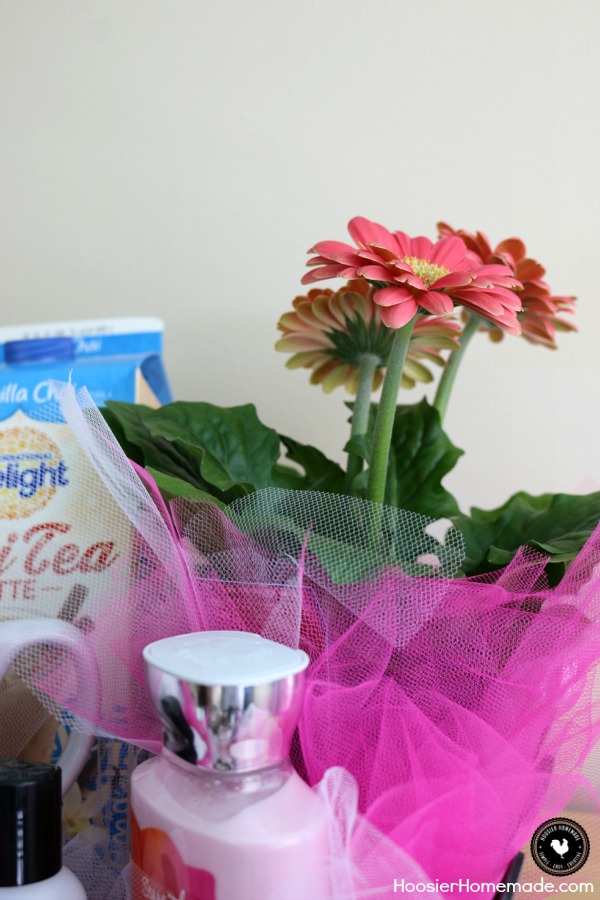 Treat Mom special on Mother's Day with this easy to put together Mother's Day Gift Basket! Fill with everything Mom needs to pamper her! Be sure to save by pinning to your Gift Giving Board!