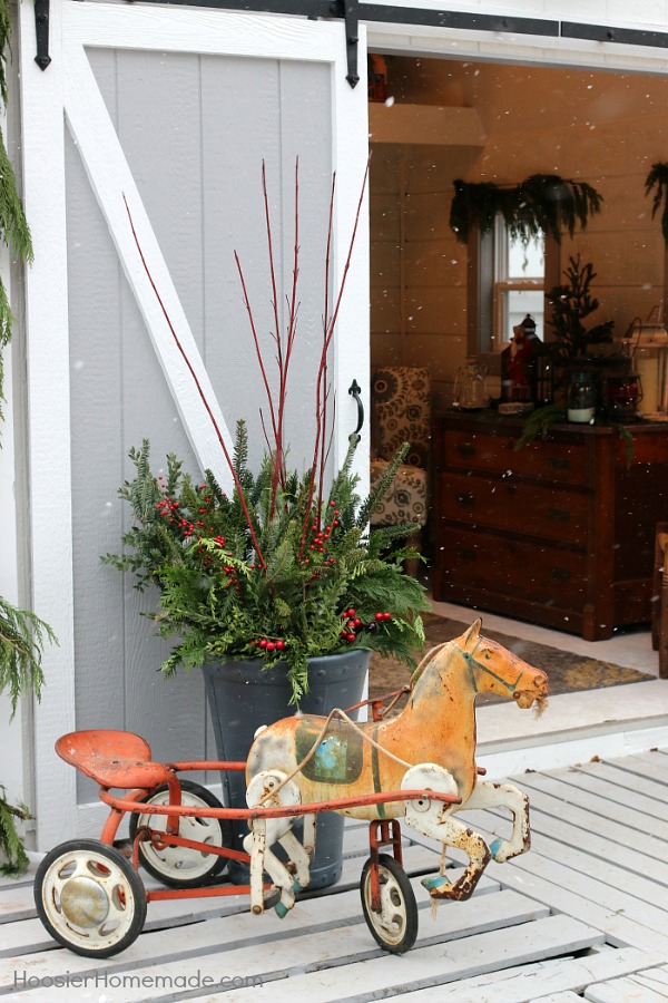 FARMHOUSE CHRISTMAS DECORATING -- She Shed Outdoor Christmas Decorations