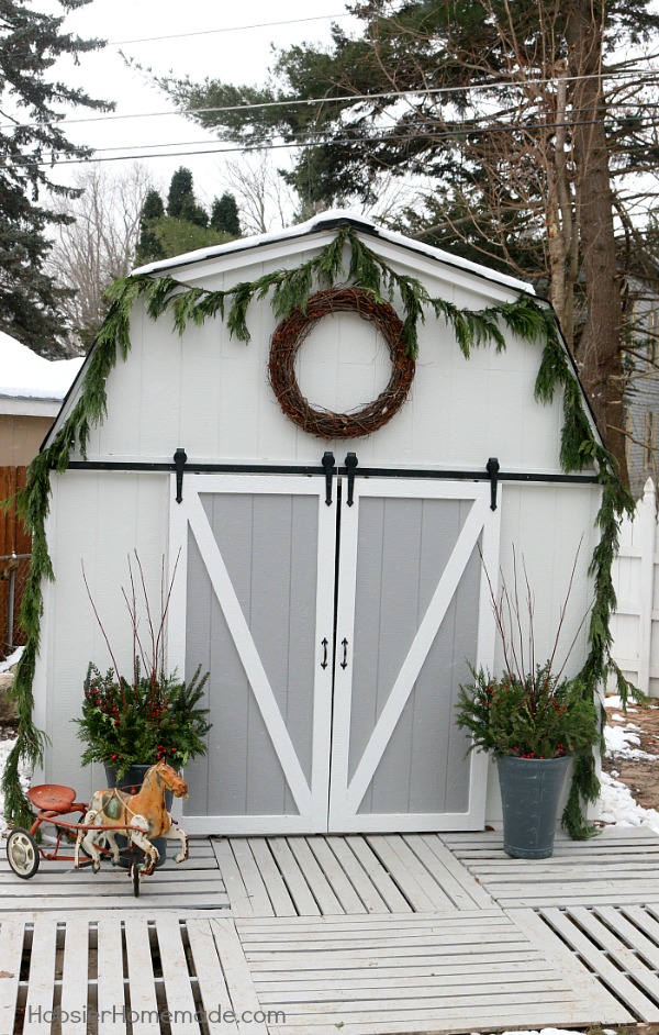 FARMHOUSE CHRISTMAS DECORATING -- She Shed Outdoor Christmas Decorations