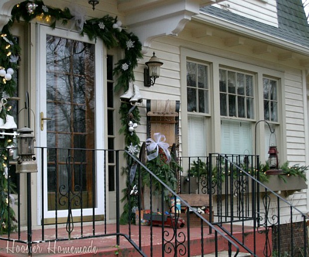 Outdoor Christmas Decor : 100 Days of Homemade Holiday Inspiration on HoosierHomemade.com