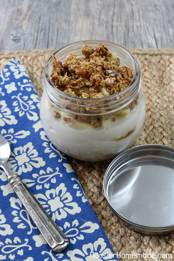 OVERNIGHT OATS -- Make breakfast quick and healthy with these overnight oats recipes - 4 ways! 