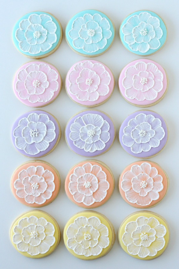 Make these gorgeous sugar cookies with the brush embroidery technique. Perfect for a bridal shower, Spring party or even a birthday party! Be sure to save them to your Recipe Board!