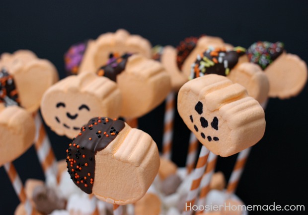 Pumpkin Marshmallow Pops: 15 minute Halloween Treat:: from HoosierHomemade.com