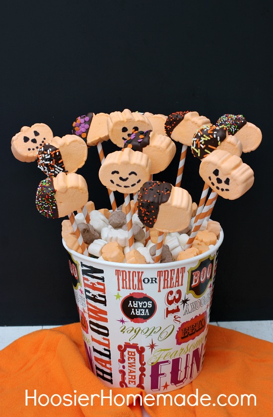 Pumpkin Marshmallow Pops: 15 minute Halloween Treat:: from HoosierHomemade.com